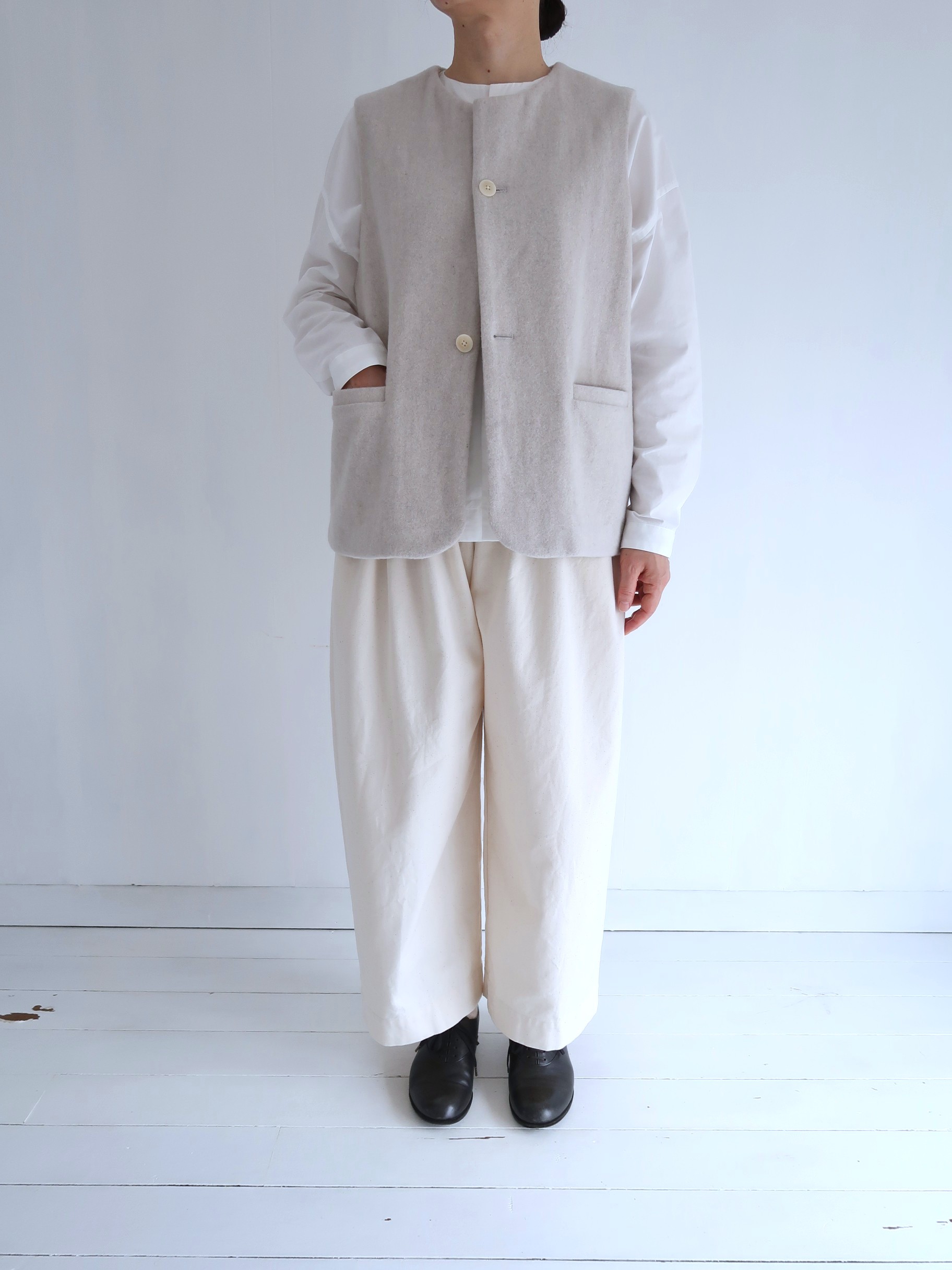 ウールパイルの vest 2色、オンラインストアに掲載しました。