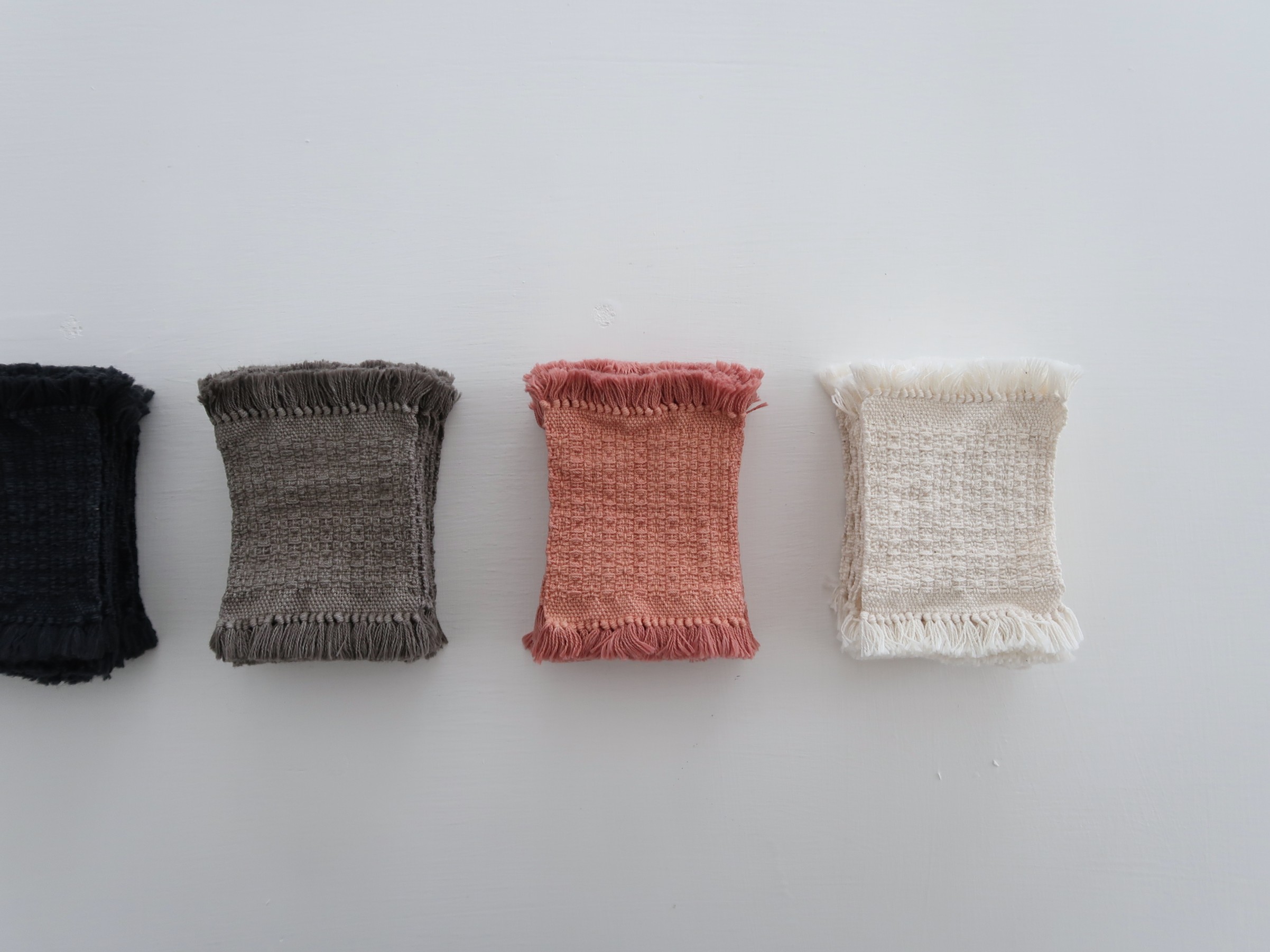 北海道 小樽 の yukimichi さんへ、cloth piece やガラ紡のコースターなど 数種 お送りしました。